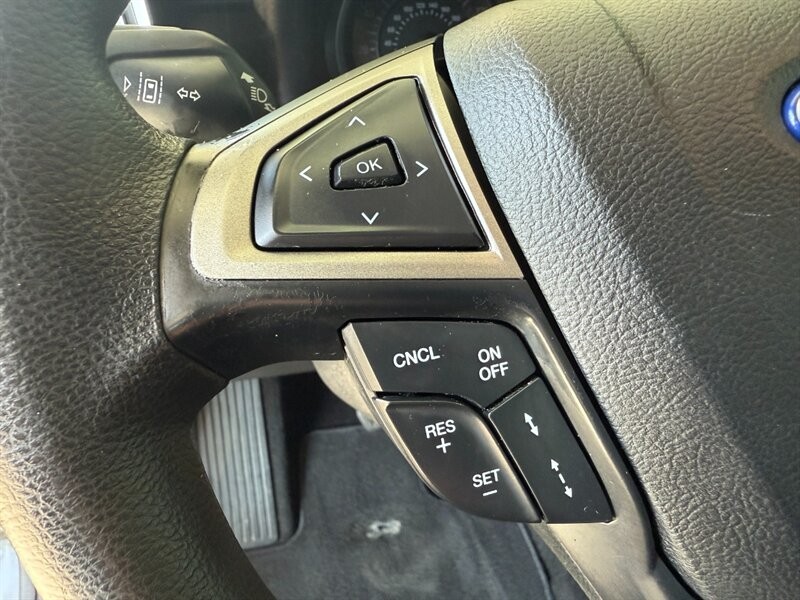 Ford Fusion Vehicle Full-screen Gallery Image 21