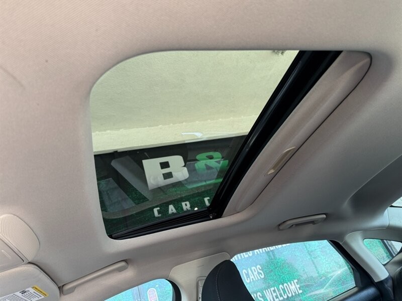 Ford Fusion Vehicle Full-screen Gallery Image 30