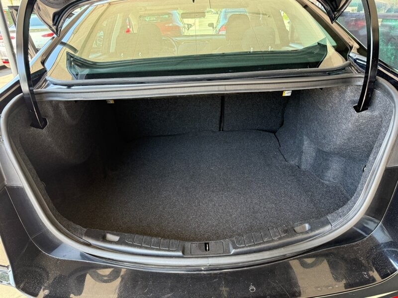 Ford Fusion Vehicle Full-screen Gallery Image 38