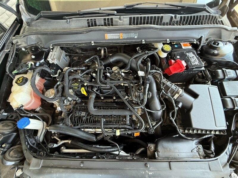 Ford Fusion Vehicle Full-screen Gallery Image 39