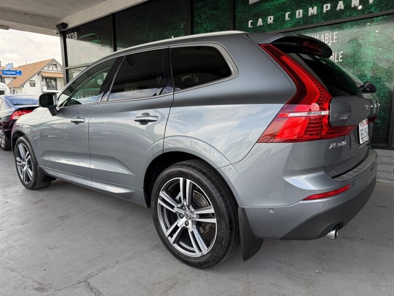 Volvo XC60 Vehicle Full-screen Gallery Image 06