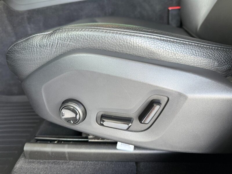 Volvo XC60 Vehicle Full-screen Gallery Image 21