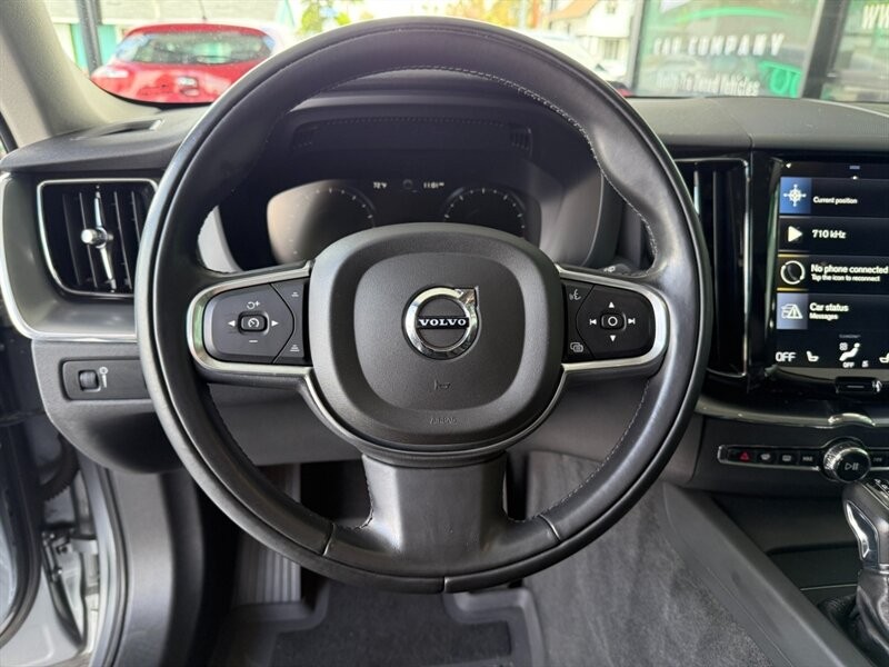 Volvo XC60 Vehicle Full-screen Gallery Image 22