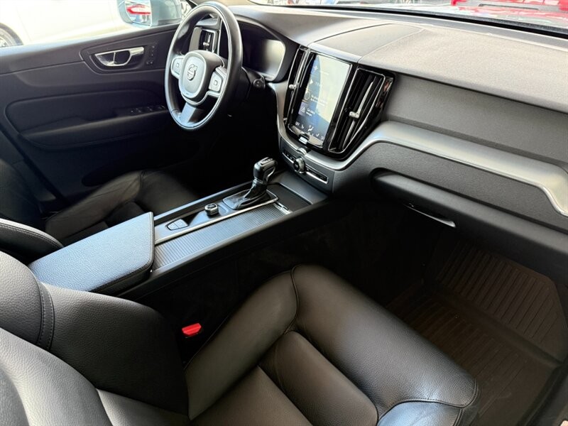 Volvo XC60 Vehicle Full-screen Gallery Image 29