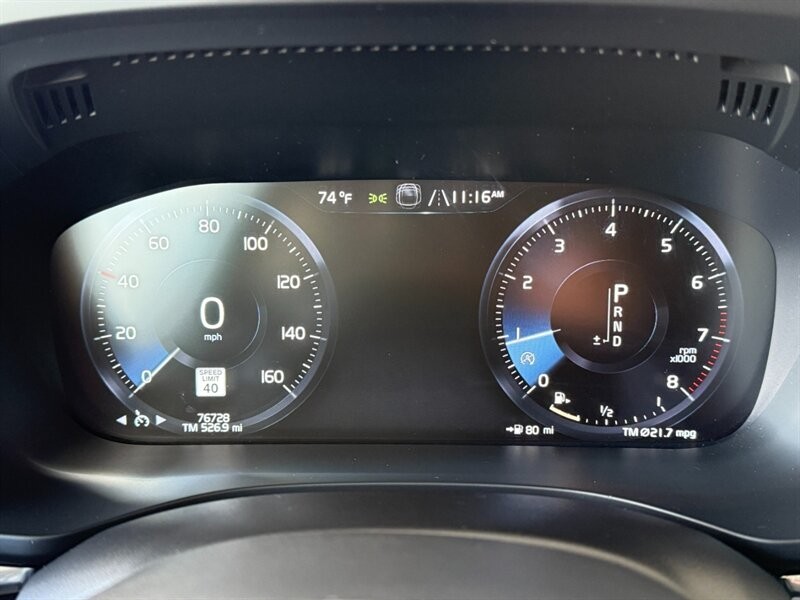 Volvo XC60 Vehicle Full-screen Gallery Image 32