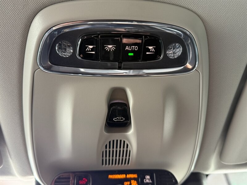 Volvo XC60 Vehicle Full-screen Gallery Image 37