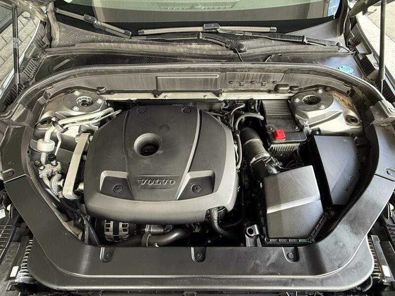 Volvo XC60 Vehicle Full-screen Gallery Image 40