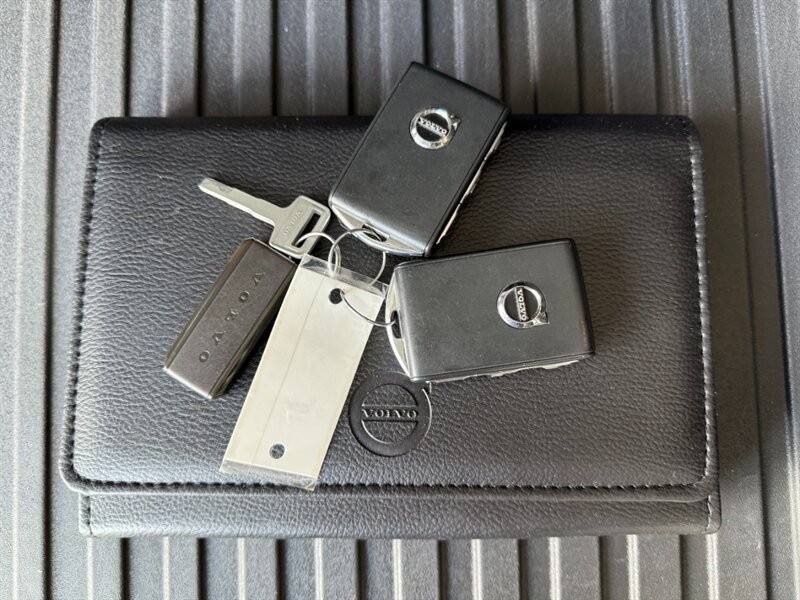 Volvo XC60 Vehicle Full-screen Gallery Image 42