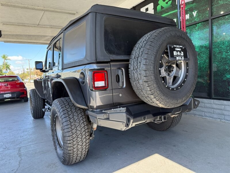 Jeep Wrangler Unlimited Vehicle Full-screen Gallery Image 07