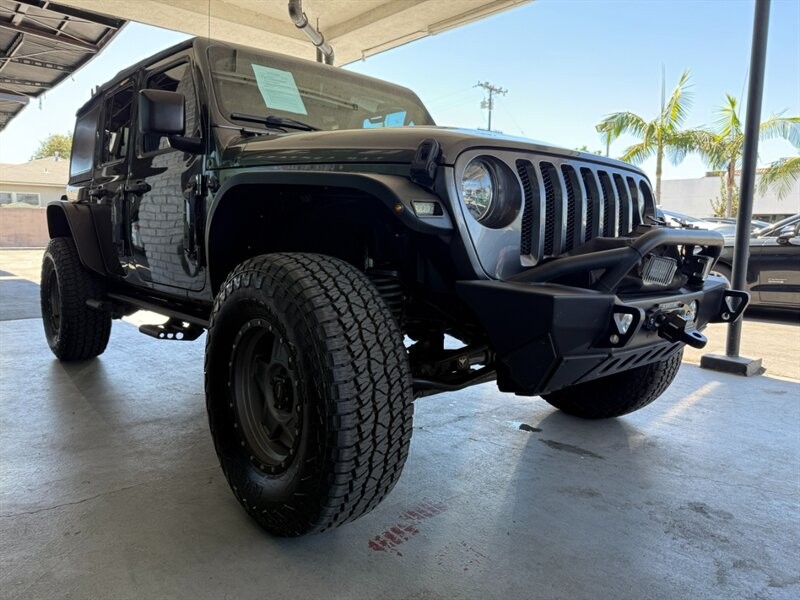 Jeep Wrangler Unlimited Vehicle Full-screen Gallery Image 08