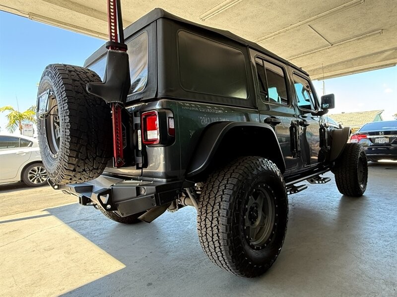 Jeep Wrangler Unlimited Vehicle Full-screen Gallery Image 10