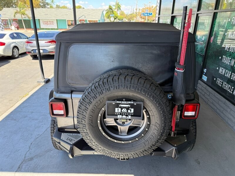 Jeep Wrangler Unlimited Vehicle Full-screen Gallery Image 15