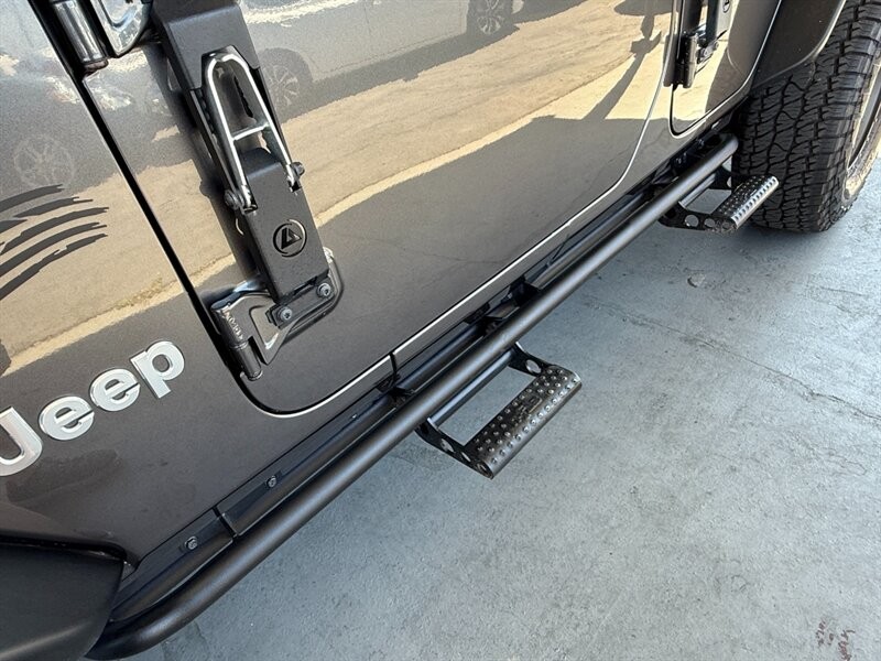 Jeep Wrangler Unlimited Vehicle Full-screen Gallery Image 17