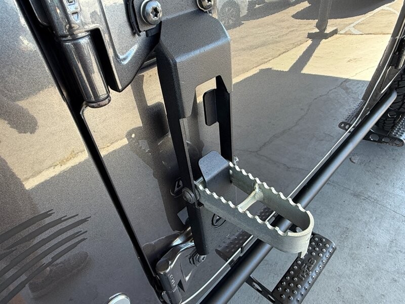 Jeep Wrangler Unlimited Vehicle Full-screen Gallery Image 18