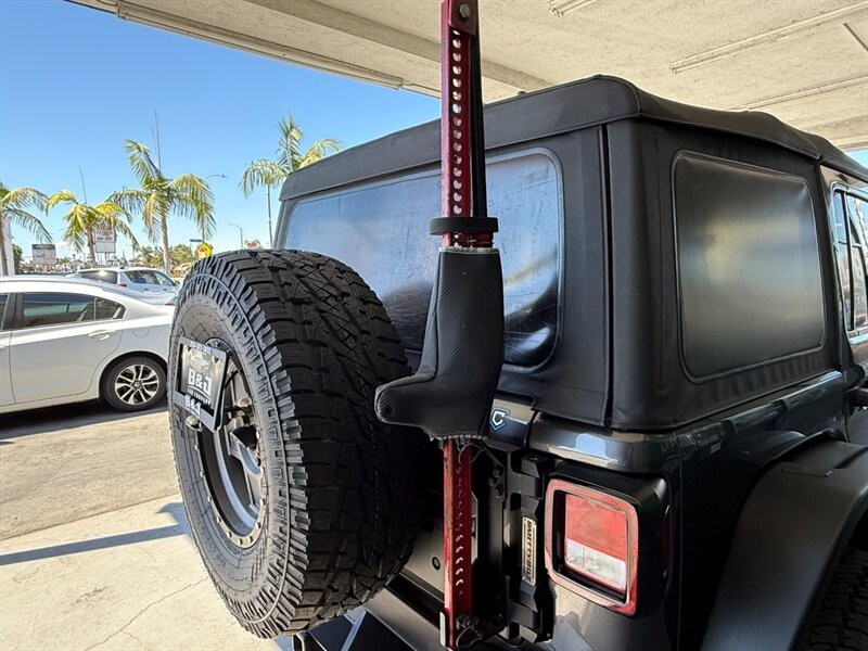 Jeep Wrangler Unlimited Vehicle Full-screen Gallery Image 23