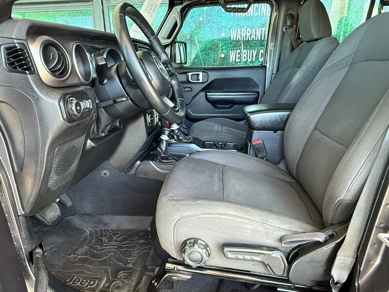 Jeep Wrangler Unlimited Vehicle Full-screen Gallery Image 25