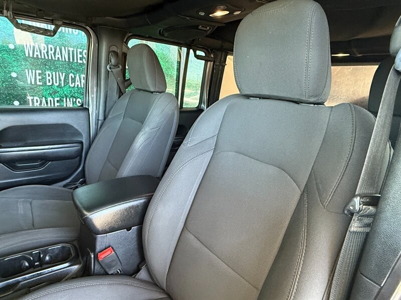 Jeep Wrangler Unlimited Vehicle Full-screen Gallery Image 26