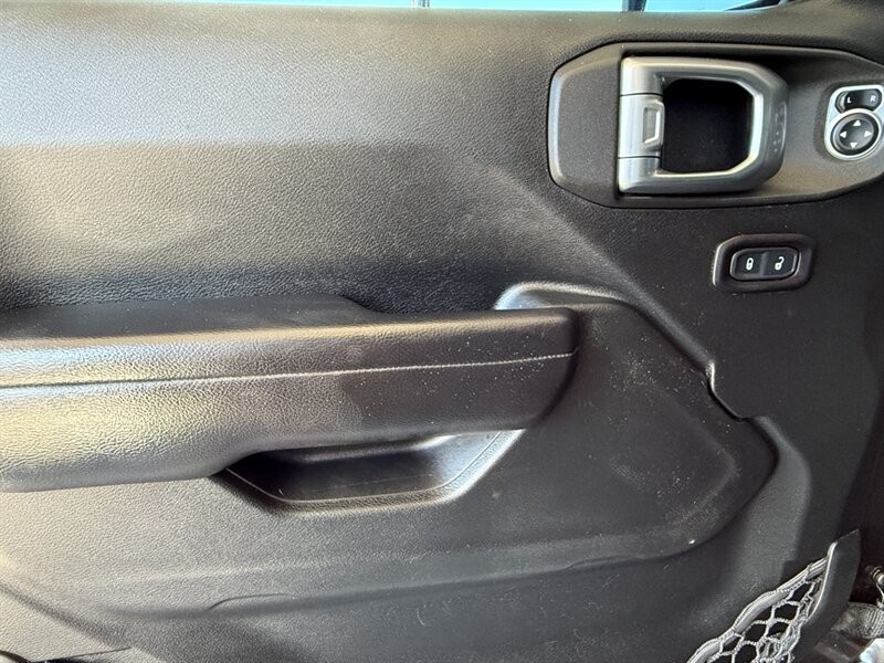 Jeep Wrangler Unlimited Vehicle Full-screen Gallery Image 30