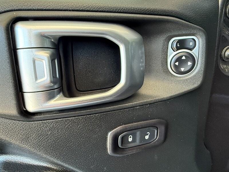 Jeep Wrangler Unlimited Vehicle Full-screen Gallery Image 31