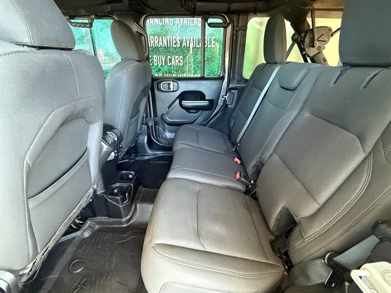 Jeep Wrangler Unlimited Vehicle Full-screen Gallery Image 32