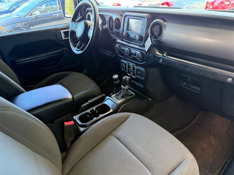 Jeep Wrangler Unlimited Vehicle Full-screen Gallery Image 34