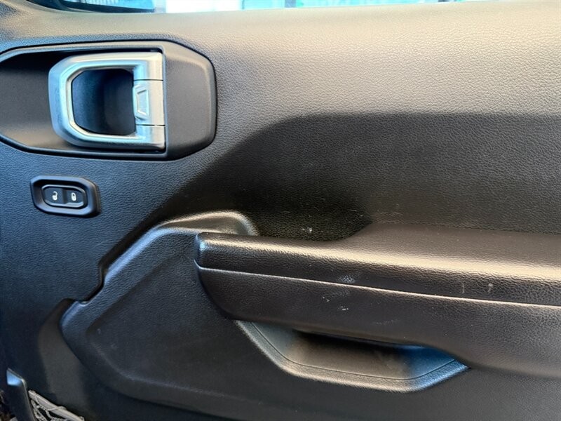 Jeep Wrangler Unlimited Vehicle Full-screen Gallery Image 35