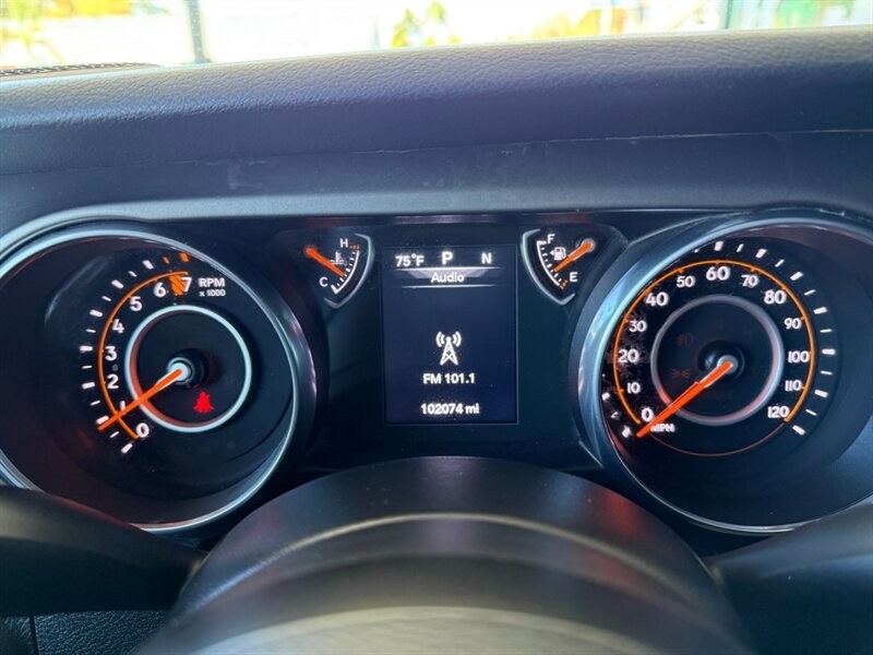 Jeep Wrangler Unlimited Vehicle Full-screen Gallery Image 36