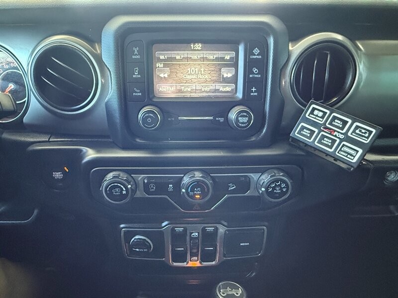 Jeep Wrangler Unlimited Vehicle Full-screen Gallery Image 37