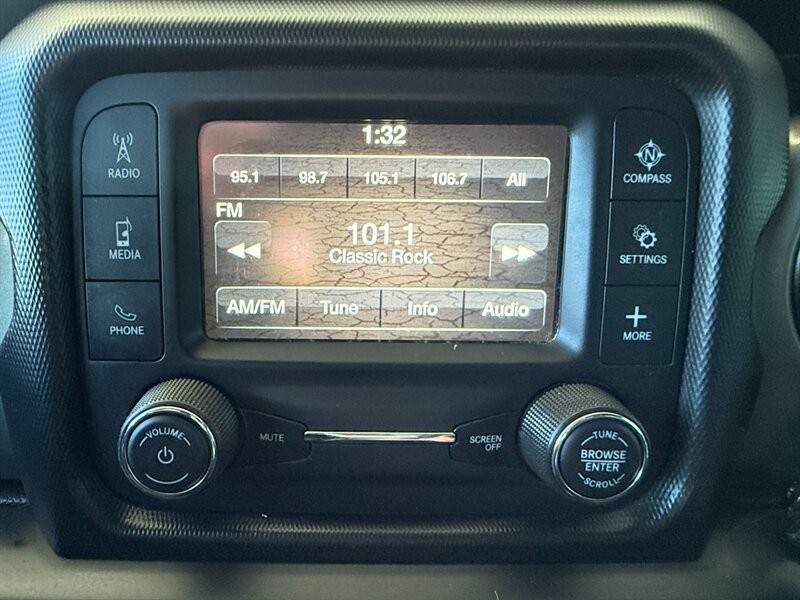 Jeep Wrangler Unlimited Vehicle Full-screen Gallery Image 38