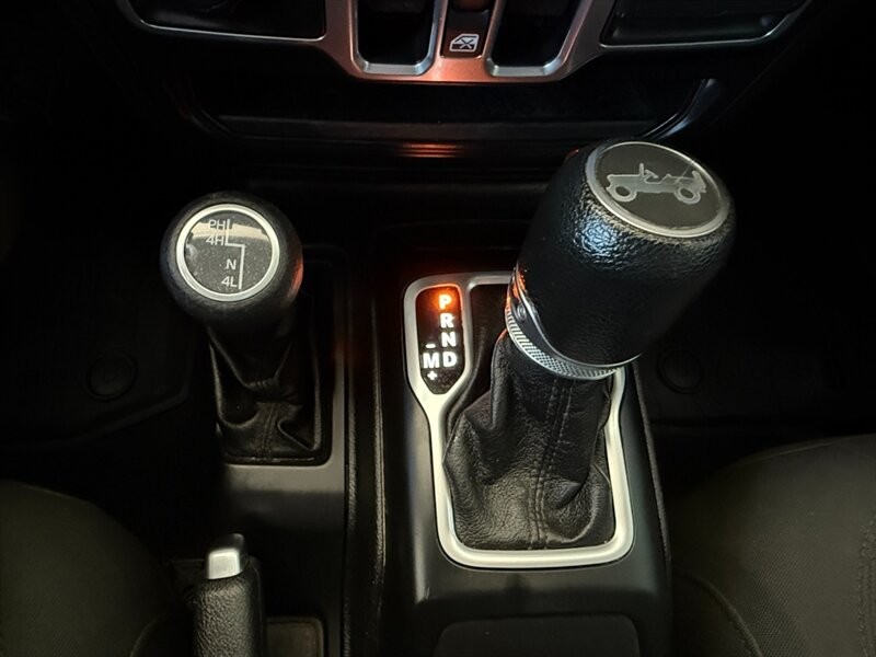 Jeep Wrangler Unlimited Vehicle Full-screen Gallery Image 41