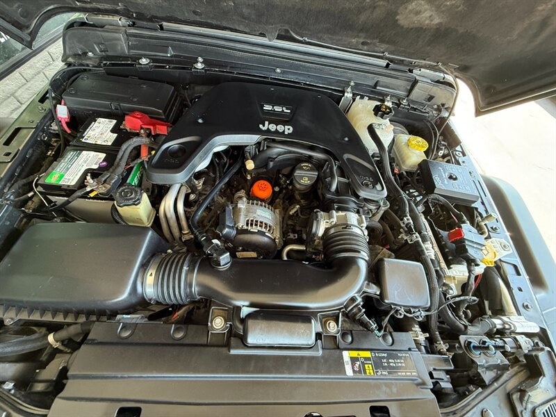 Jeep Wrangler Unlimited Vehicle Full-screen Gallery Image 44