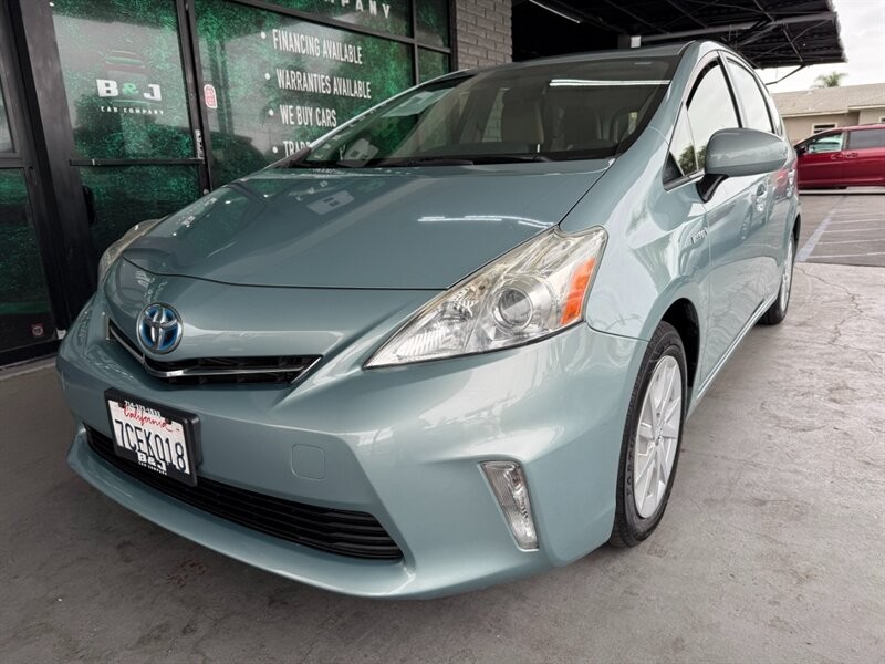 Toyota Prius v Vehicle Full-screen Gallery Image 03