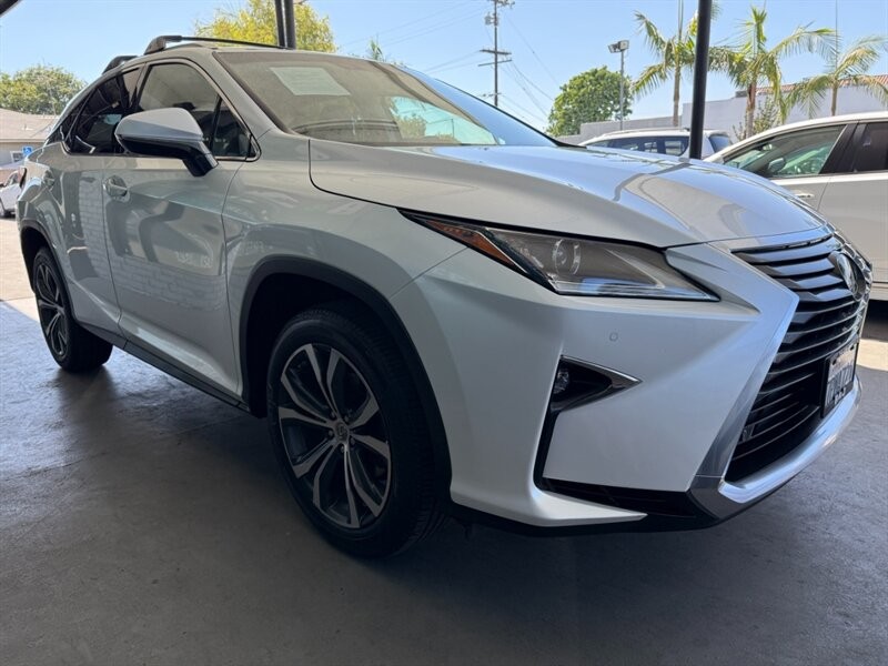 Lexus RX 350 Vehicle Full-screen Gallery Image 08