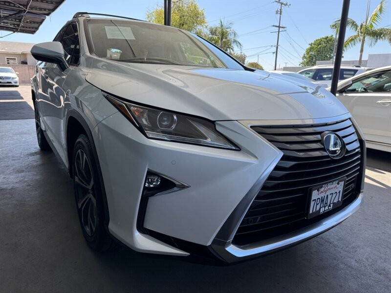 Lexus RX 350 Vehicle Full-screen Gallery Image 09