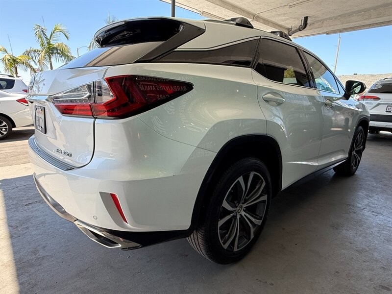 Lexus RX 350 Vehicle Full-screen Gallery Image 10