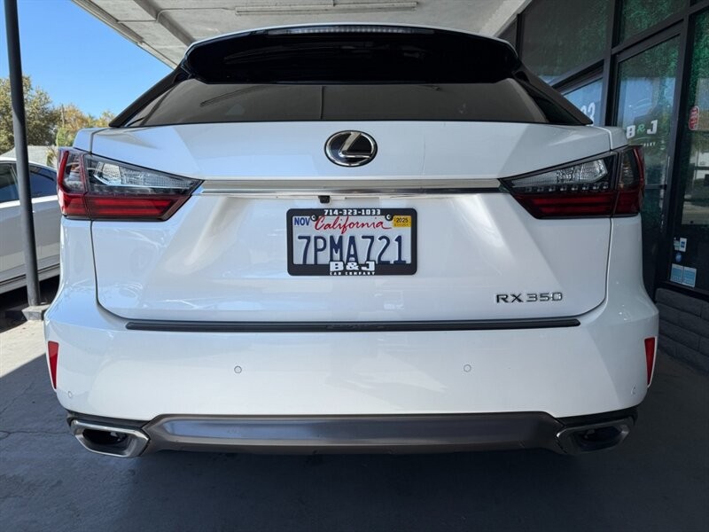 Lexus RX 350 Vehicle Full-screen Gallery Image 14