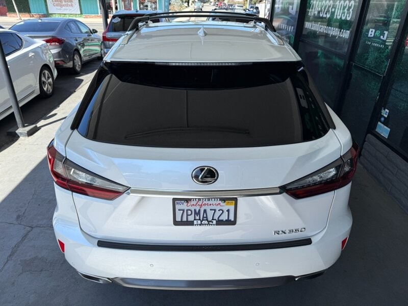 Lexus RX 350 Vehicle Full-screen Gallery Image 15