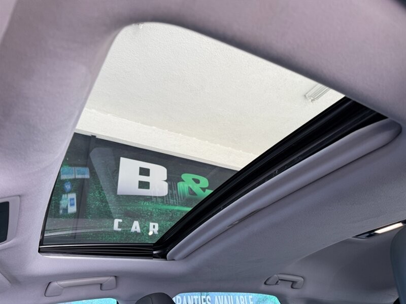 Lexus RX 350 Vehicle Full-screen Gallery Image 17