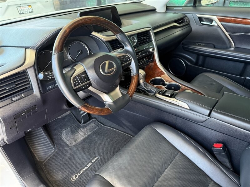 Lexus RX 350 Vehicle Full-screen Gallery Image 18