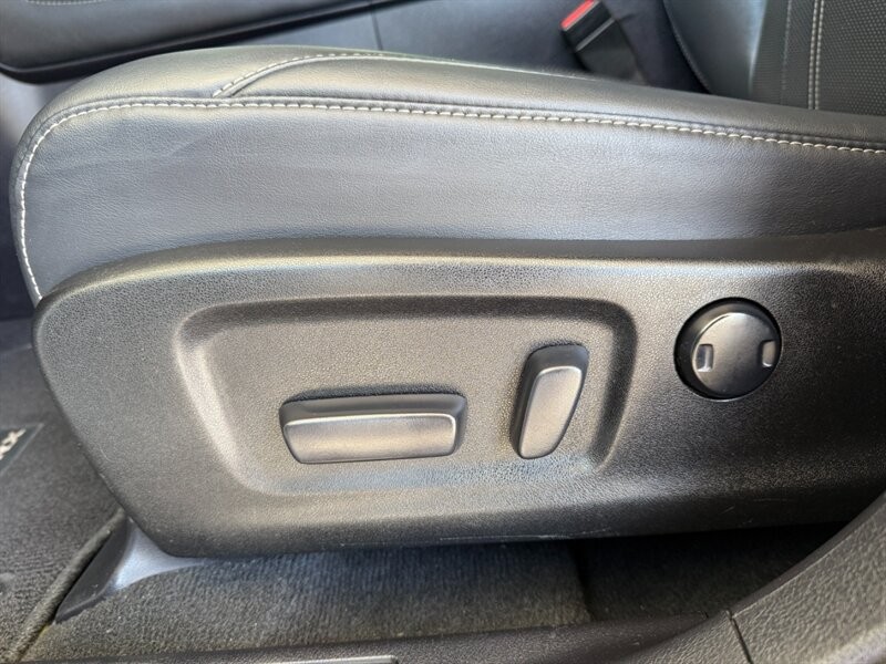 Lexus RX 350 Vehicle Full-screen Gallery Image 21