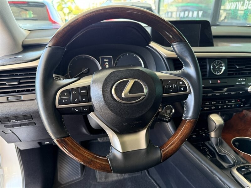 Lexus RX 350 Vehicle Full-screen Gallery Image 22