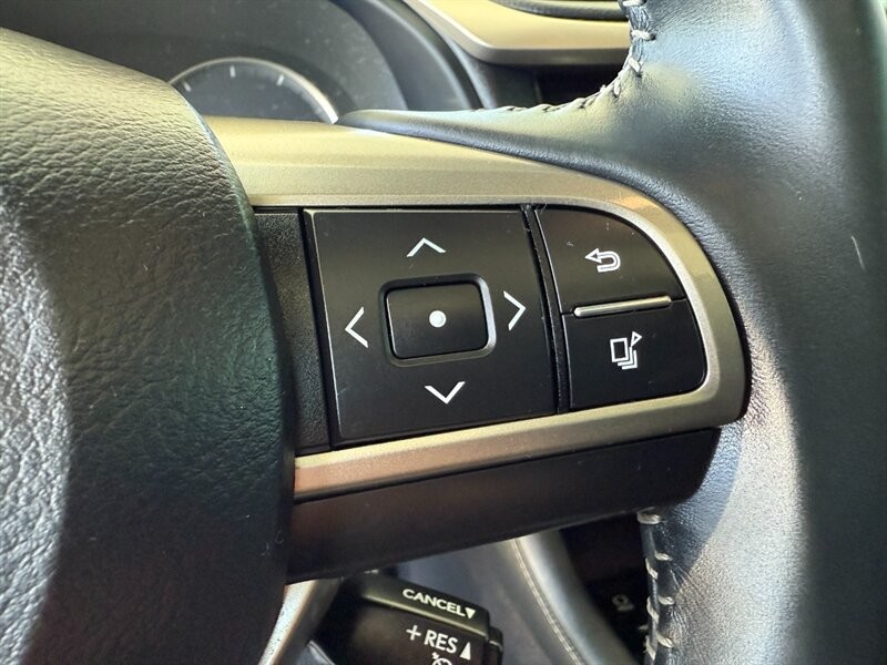 Lexus RX 350 Vehicle Full-screen Gallery Image 24