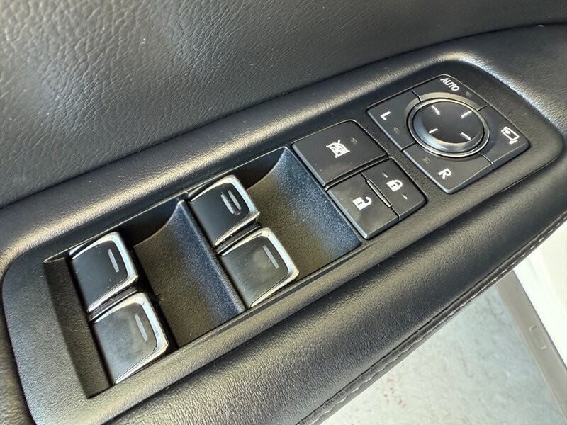 Lexus RX 350 Vehicle Full-screen Gallery Image 26