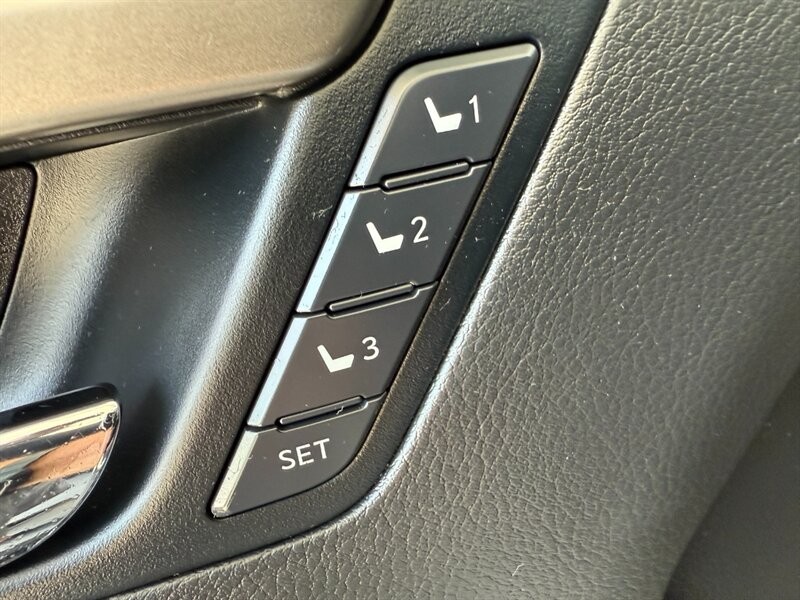 Lexus RX 350 Vehicle Full-screen Gallery Image 27