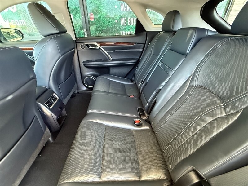 Lexus RX 350 Vehicle Full-screen Gallery Image 28