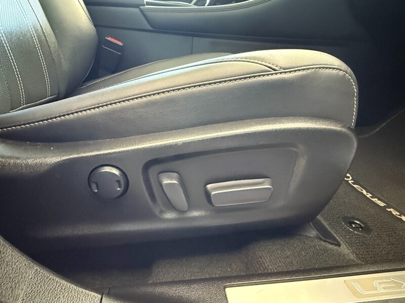 Lexus RX 350 Vehicle Full-screen Gallery Image 30