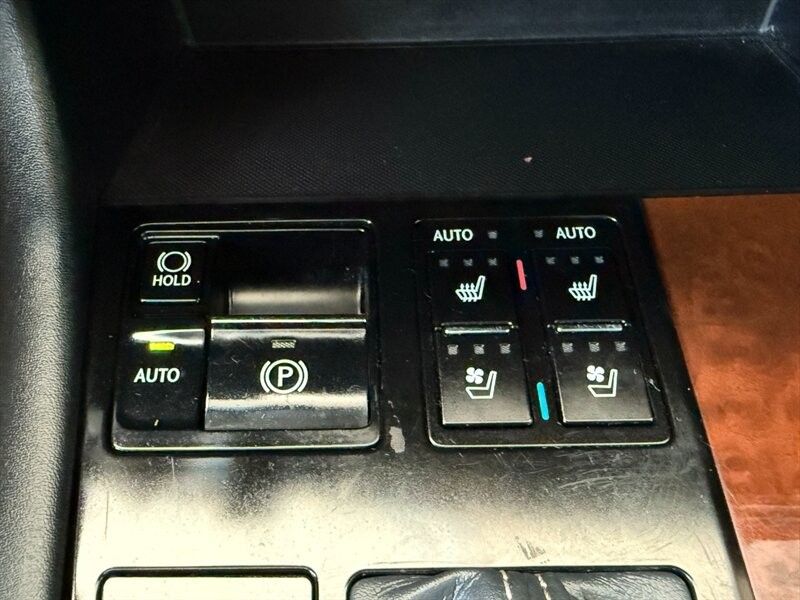 Lexus RX 350 Vehicle Full-screen Gallery Image 37