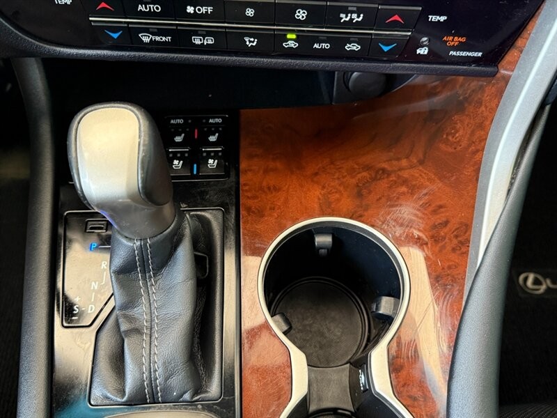 Lexus RX 350 Vehicle Full-screen Gallery Image 38