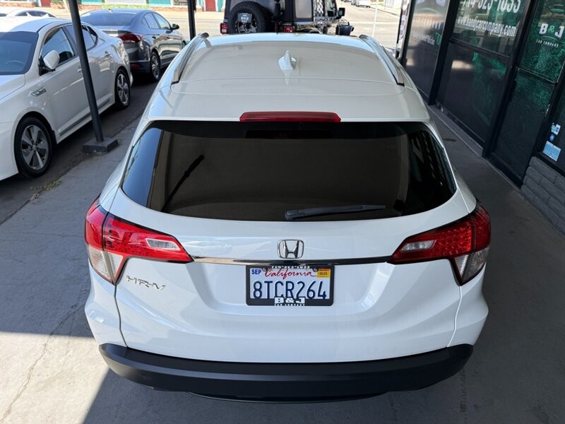 Honda HR-V Vehicle Full-screen Gallery Image 15