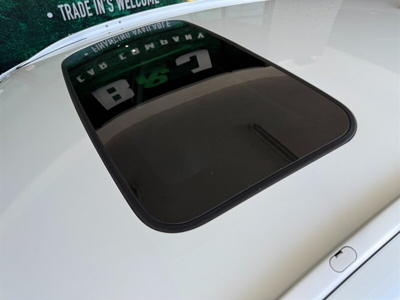 Honda HR-V Vehicle Full-screen Gallery Image 16